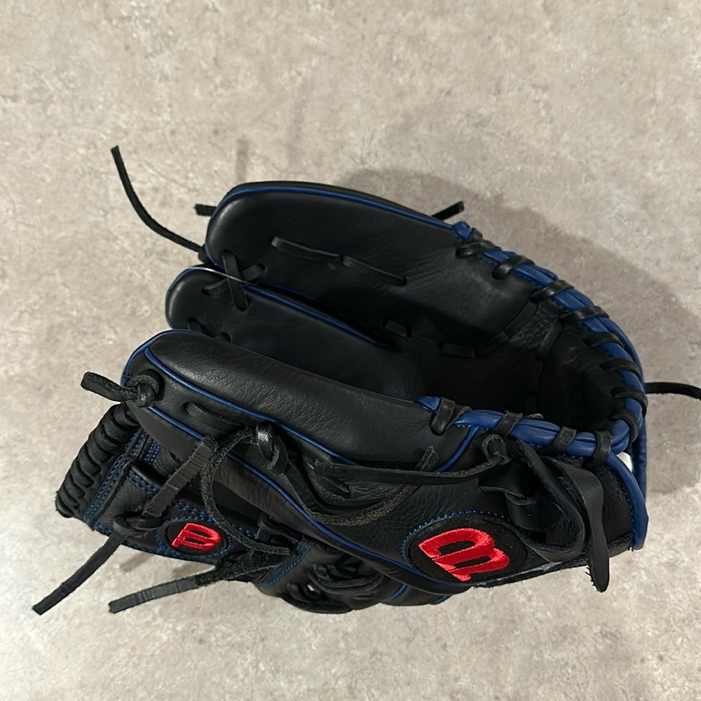 Wilson A700 11.25 Youth Baseball Glove - Right handed